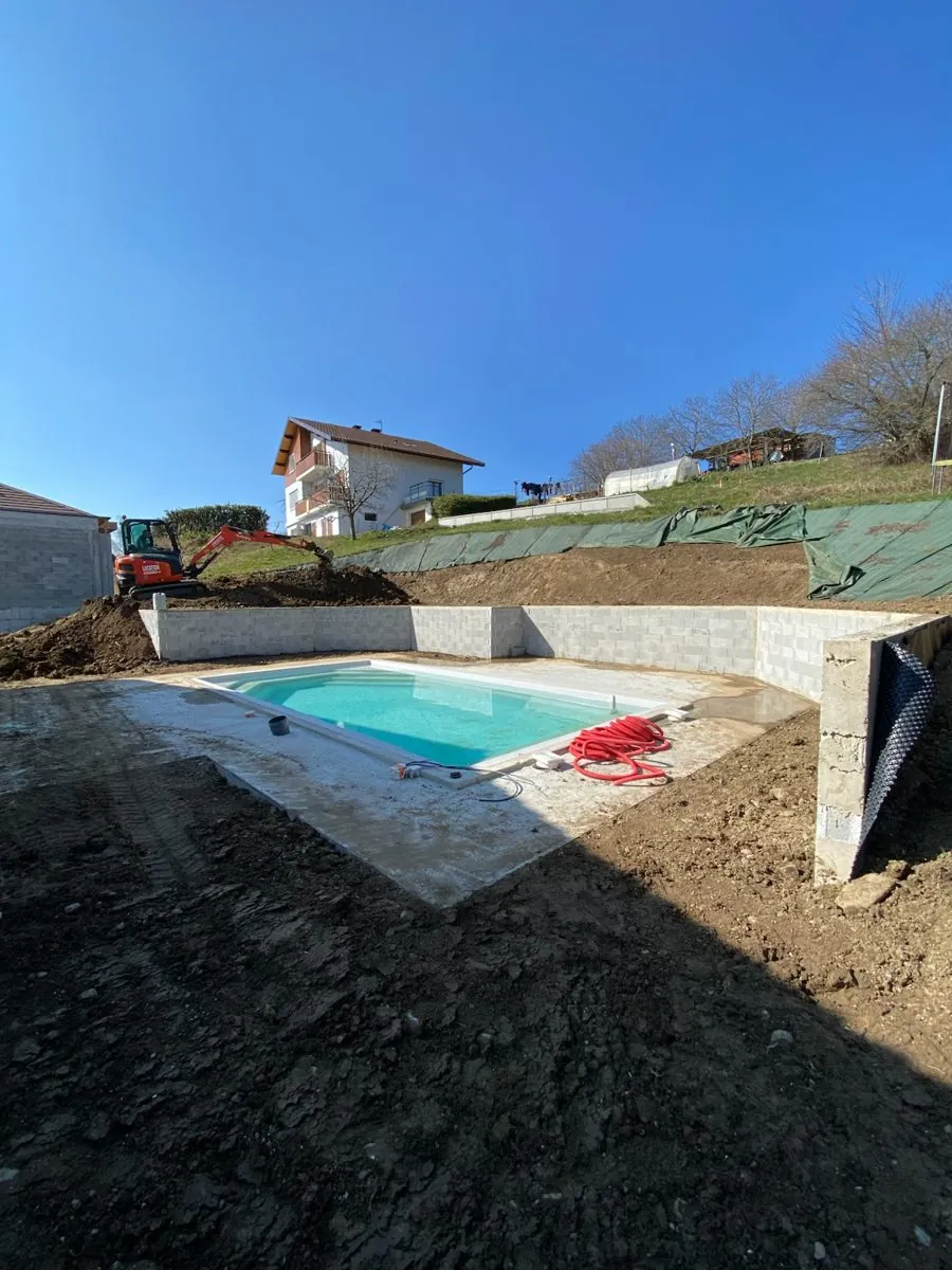Travaux de terrassement et de VRD réalisés par Renov Haute-Savoie