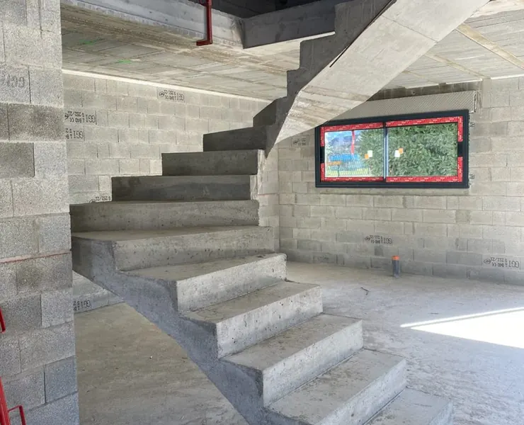 Escalier béton réalisé sur mesure en Haute-Savoie