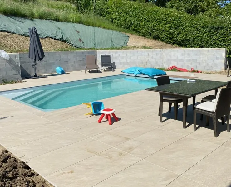 Aménagement d'une piscine et d'une terrasse en Haute-Savoie